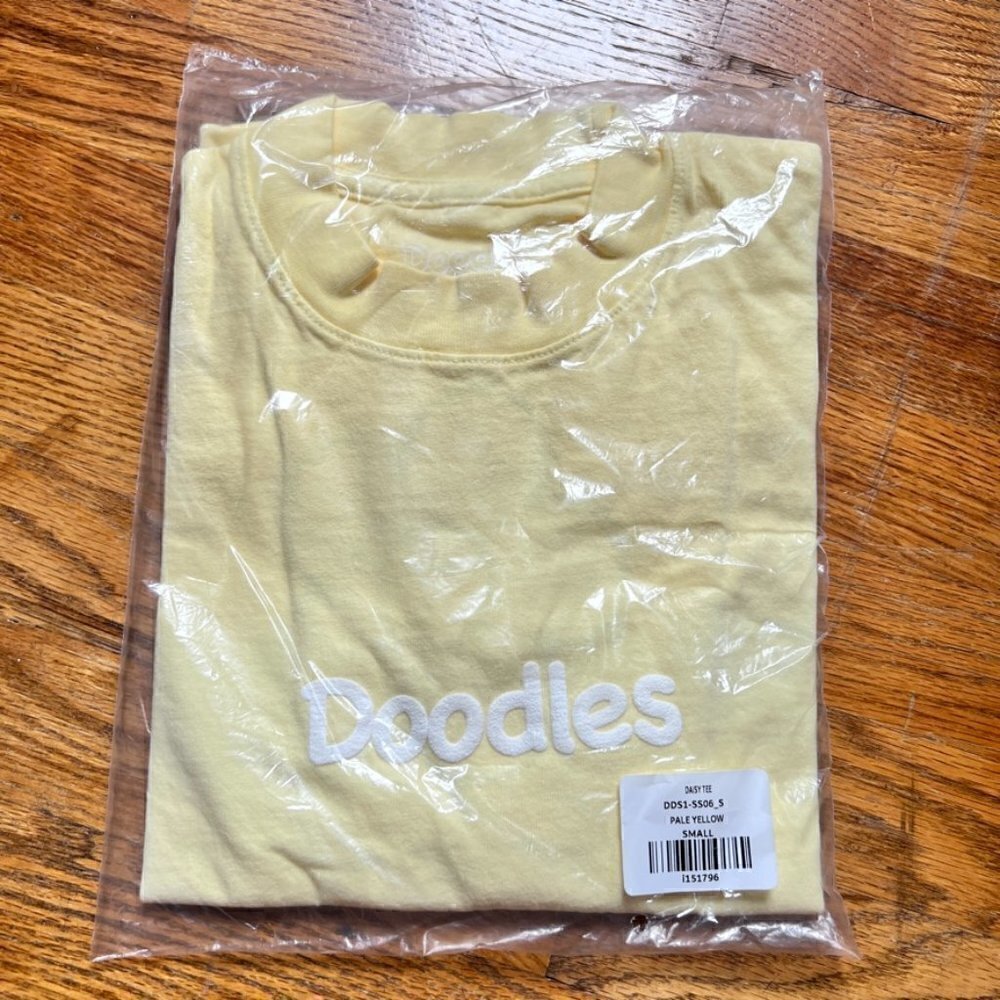 NEW Doodles x Burnt Toast Daisy Tee Shirt Official Merch In Pale Yellow S  